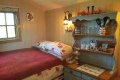 Shepherd Hut bedroom